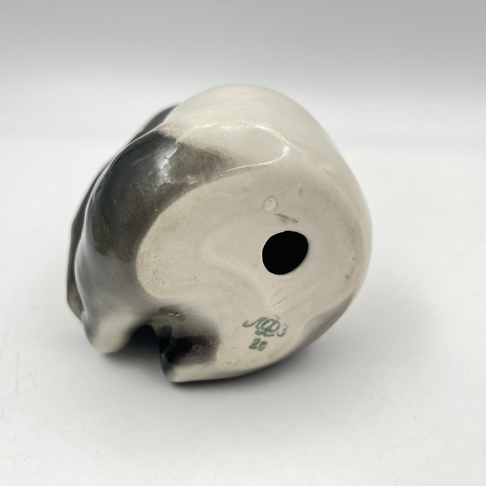 Статуэтка "Панда сидит", скульптор П.П. Веселов