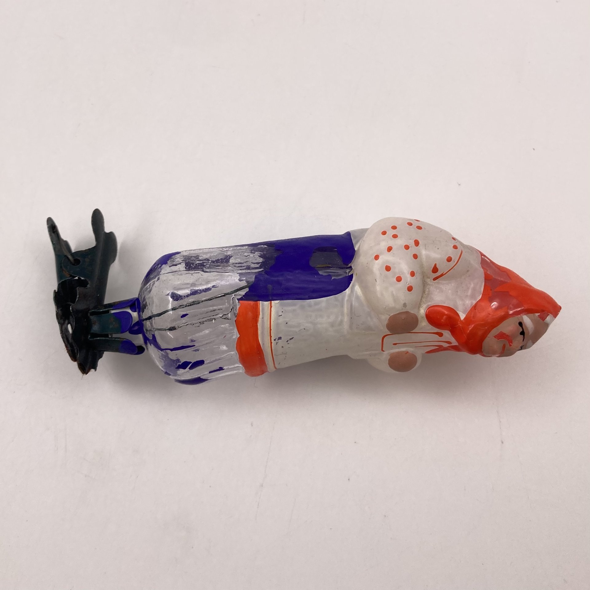Игрушка елочная на прищепке  "Старуха" из коллекционной серии по мотивам сказки А.С. Пушкина "Сказка о рыбаке и рыбке", стекло, роспись, металл, Завод стеклянных ёлочных украшений и оптических изделий, г. Москва, СССР, 1950-1960 гг., Завод стеклянных ёлочных украшений и оптических изделий