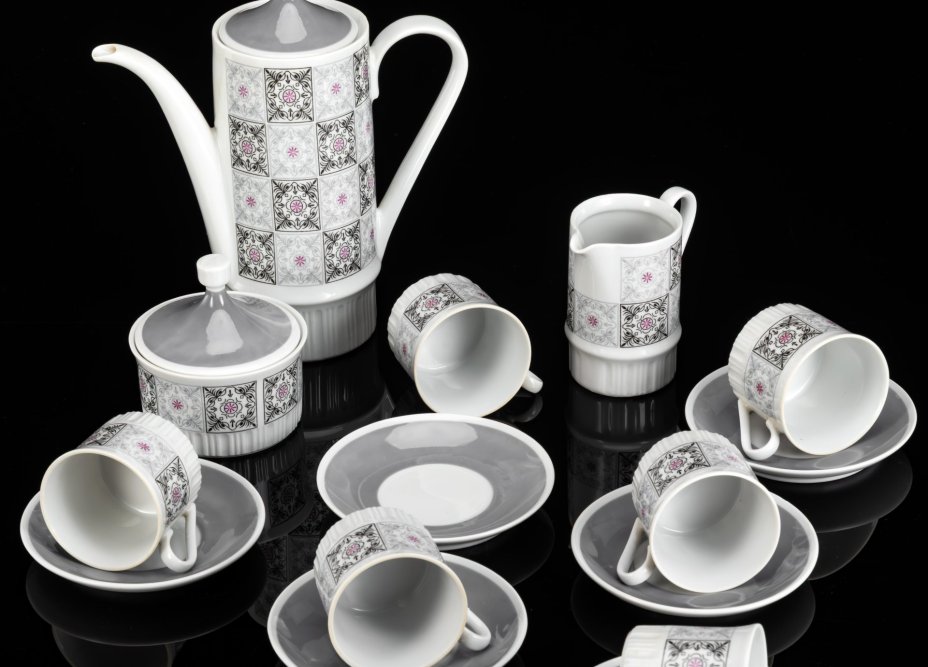 Сервииз кофейный на 6 персон (15 предметов), украшенный флоральным орнаментом, фарфор, деколь, Aelteste Volkstedt, ГДР, 1960-1980 гг.