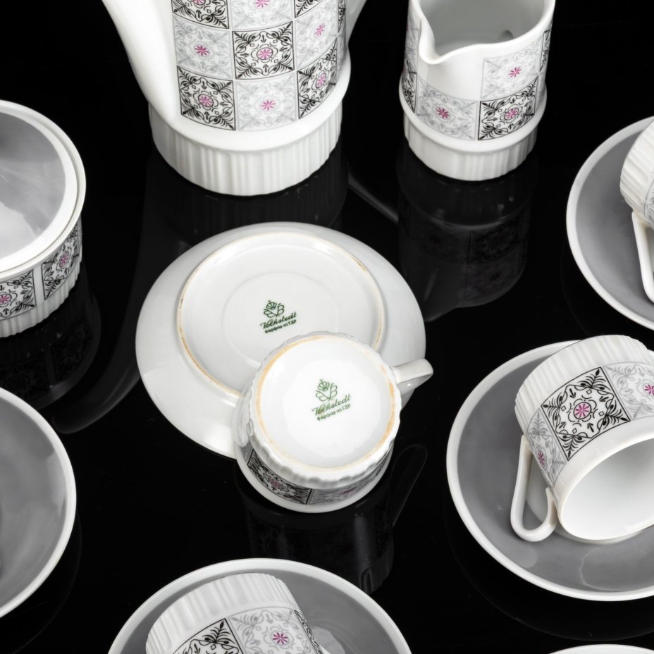 Сервииз кофейный на 6 персон (15 предметов), украшенный флоральным орнаментом, фарфор, деколь, Aelteste Volkstedt, ГДР, 1960-1980 гг.