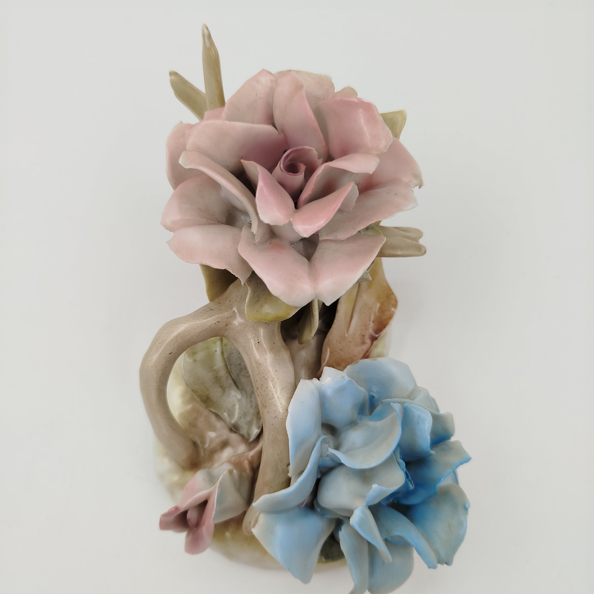 Статуэтка "Цветы на ветке"