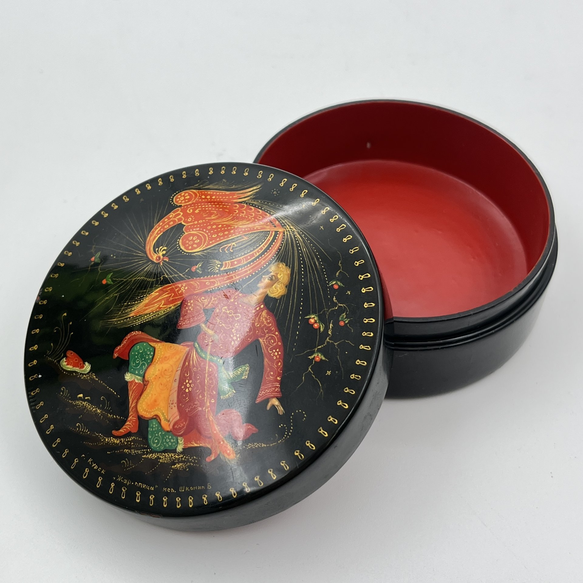 Шкатулка "Жар-птица", исполнитель Шконин Б., г. Курск, папье-маше, лак, роспись, Россия, 1990-2010 гг.