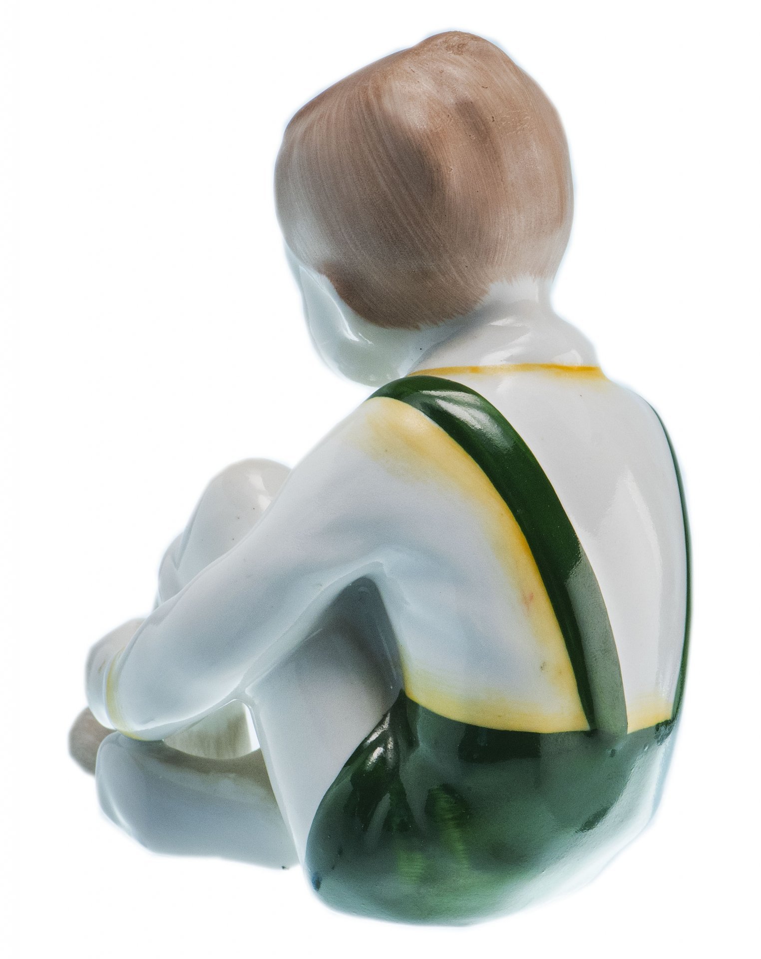 Статуэтка "Мальчик за примеркой", фарфор, роспись, мануфактура "Аquincum porcelain", Венгрия, 1970-1990 гг.