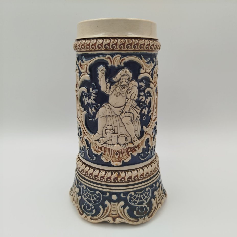 Кружка пивная, украшенная сценами празднеств, фаянс, крытье, Marzi & Remy, 1910-1940 гг., Marzi & Remy