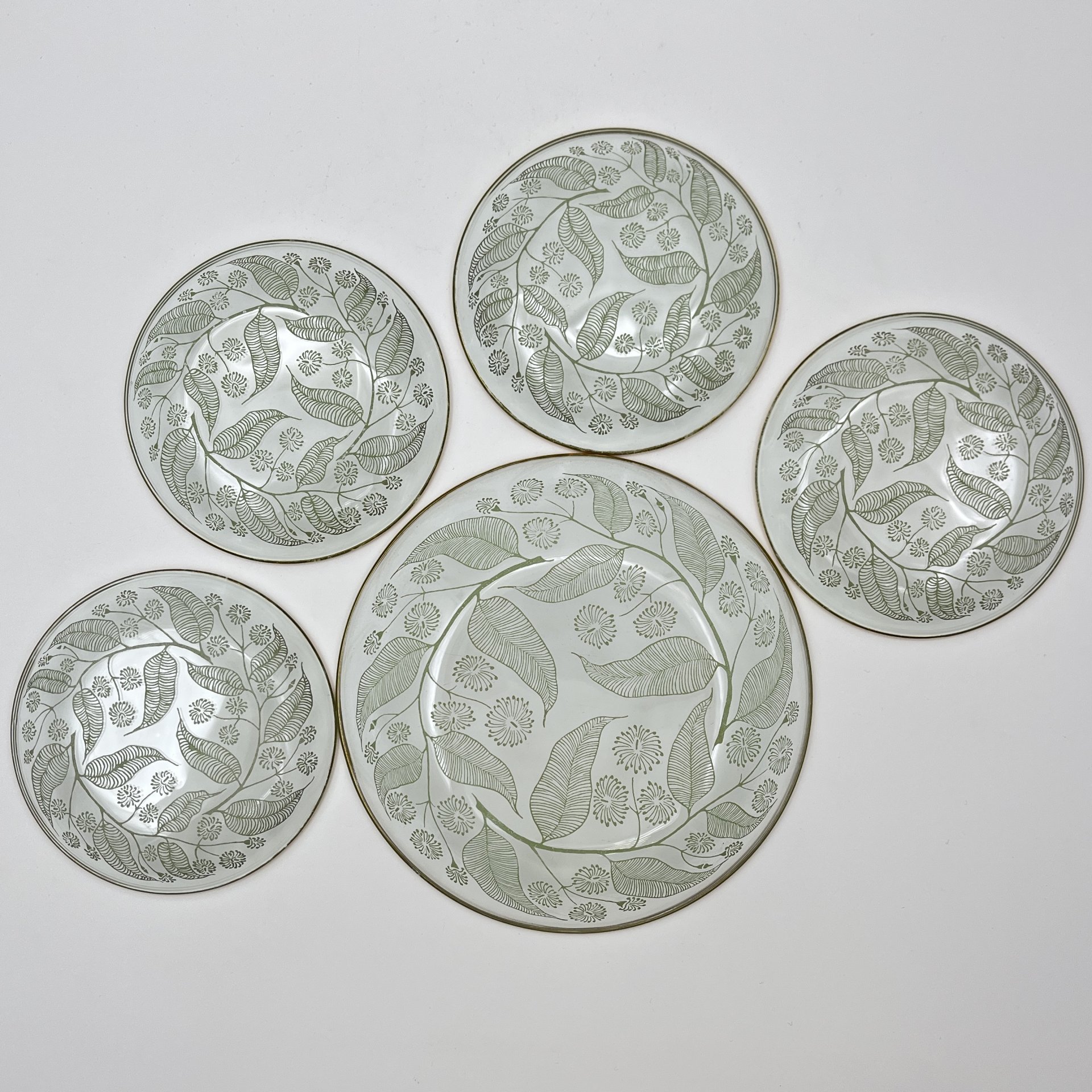 Набор для подачи десерта (вазочка и 4 розетки) с растительным декором, стекло, металл, золочение, Российская Федерация, 1995-2015 гг.