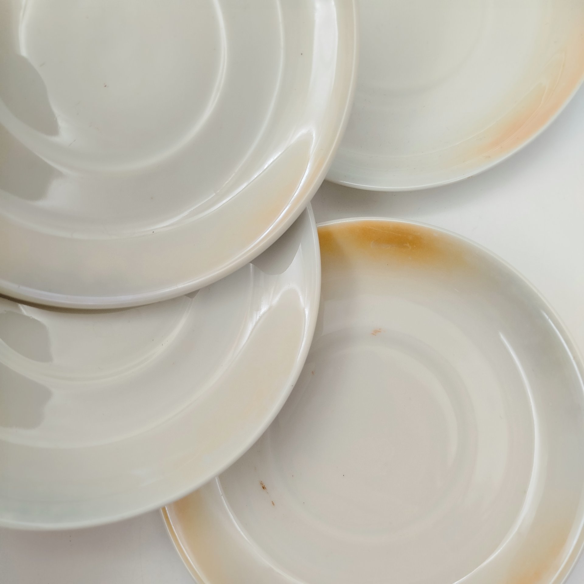 Набор чайно-кофейных пар с изображением девушек в саду на 4 персоны, фарфор, деколь, Victoria, Чехословакия, 1918-1939 гг.