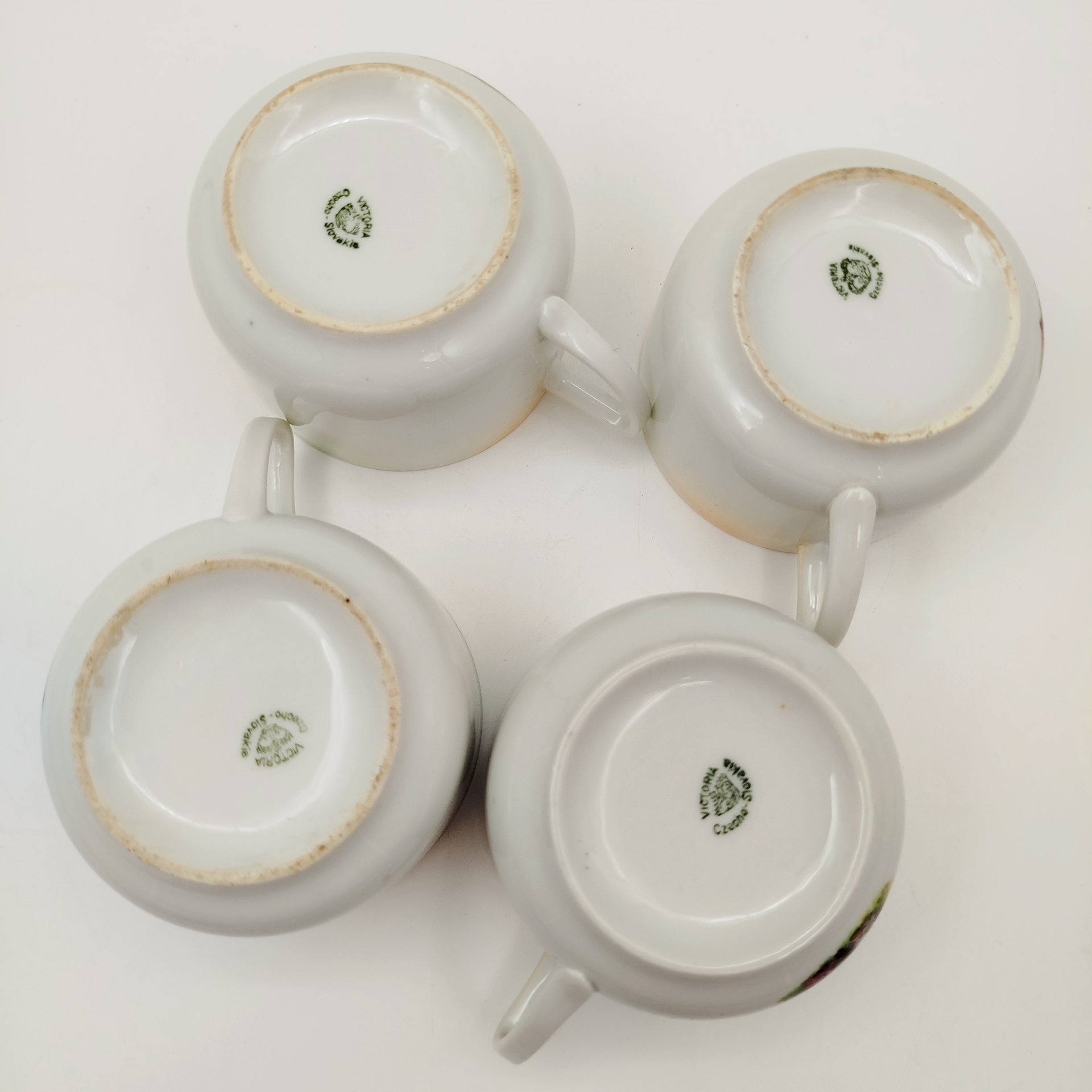 Набор чайно-кофейных пар с изображением девушек в саду на 4 персоны, фарфор, деколь, Victoria, Чехословакия, 1918-1939 гг.