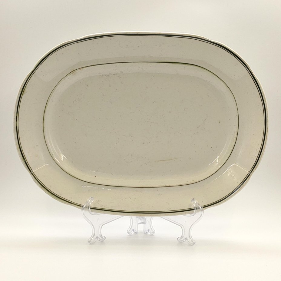 Блюдо сервировочное овальной формы с линейным декором, фаянс, обводка, Конаковский фаянсовый завод им. М.И. Калинина (ЗиК Конаково), СССР, 1926-1932 гг.