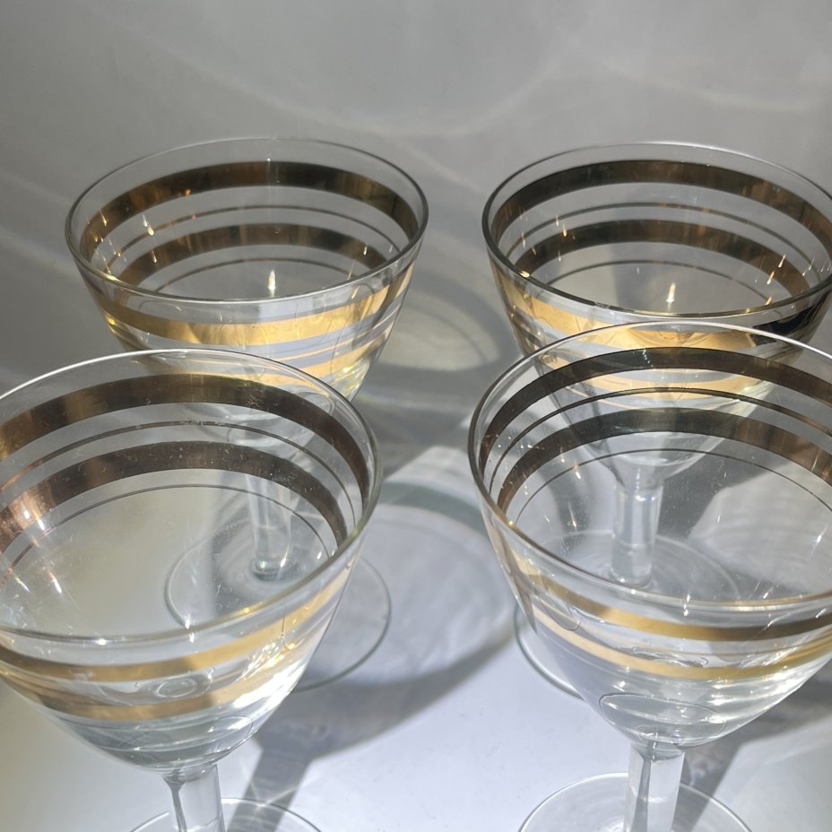 Набор из 4 рюмок с декором в виде золотых полос