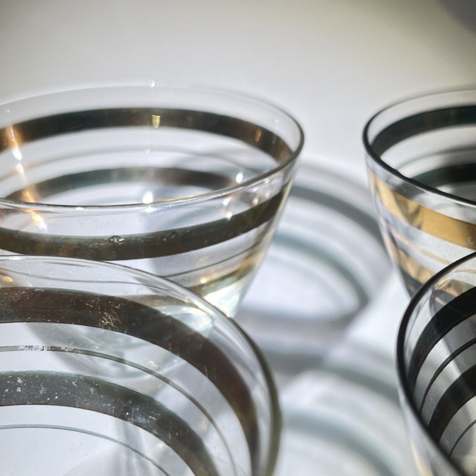 Набор из 4 рюмок с декором в виде золотых полос
