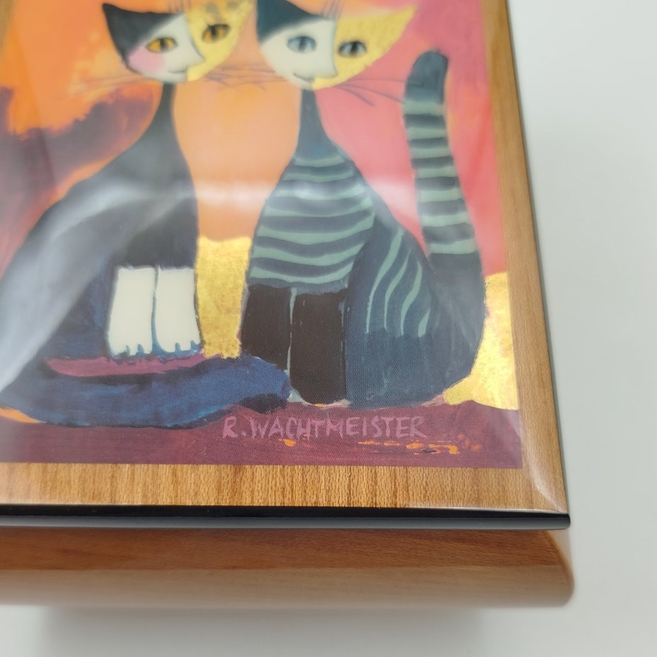 Шкатулка музыкальная с изображением картины "Together", автор Rosina Wachtmeister, фирма "Ercolano", дерево, печать, лак, металл, Италия, 2010-2025 гг.