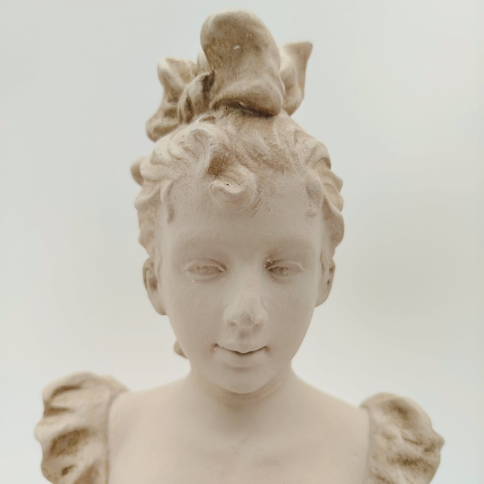 Статуэтка "Женский бюст", композитный материал, Европа, 2010-2015 гг.