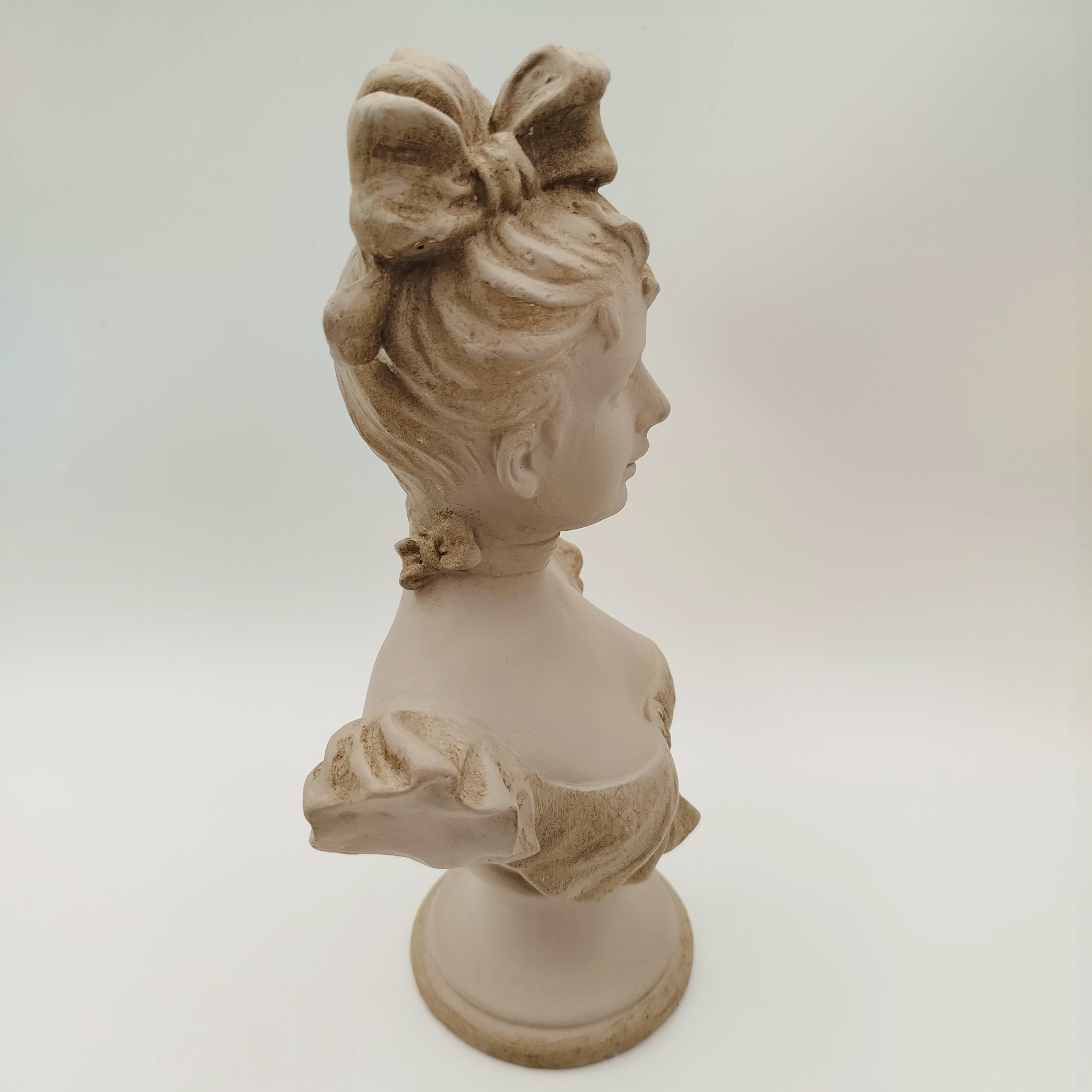 Статуэтка "Женский бюст", композитный материал, Европа, 2010-2015 гг.