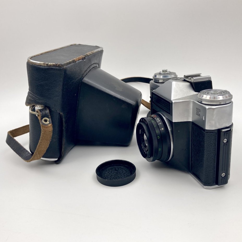 Фотоаппарат плёночный "Зенит Е" с объективом "Индустар 50-2" в кофре, металл, стекло, кожа, Красногорский механический завод (КМЗ), Красногорский механический завод (КМЗ)