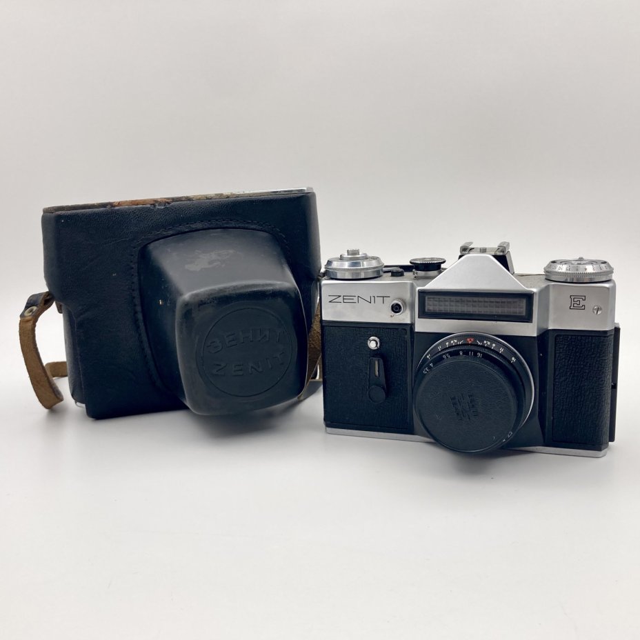 Фотоаппарат плёночный "Зенит Е" с объективом "Индустар 50-2" в кофре, металл, стекло, кожа, Красногорский механический завод (КМЗ), Красногорский механический завод (КМЗ)