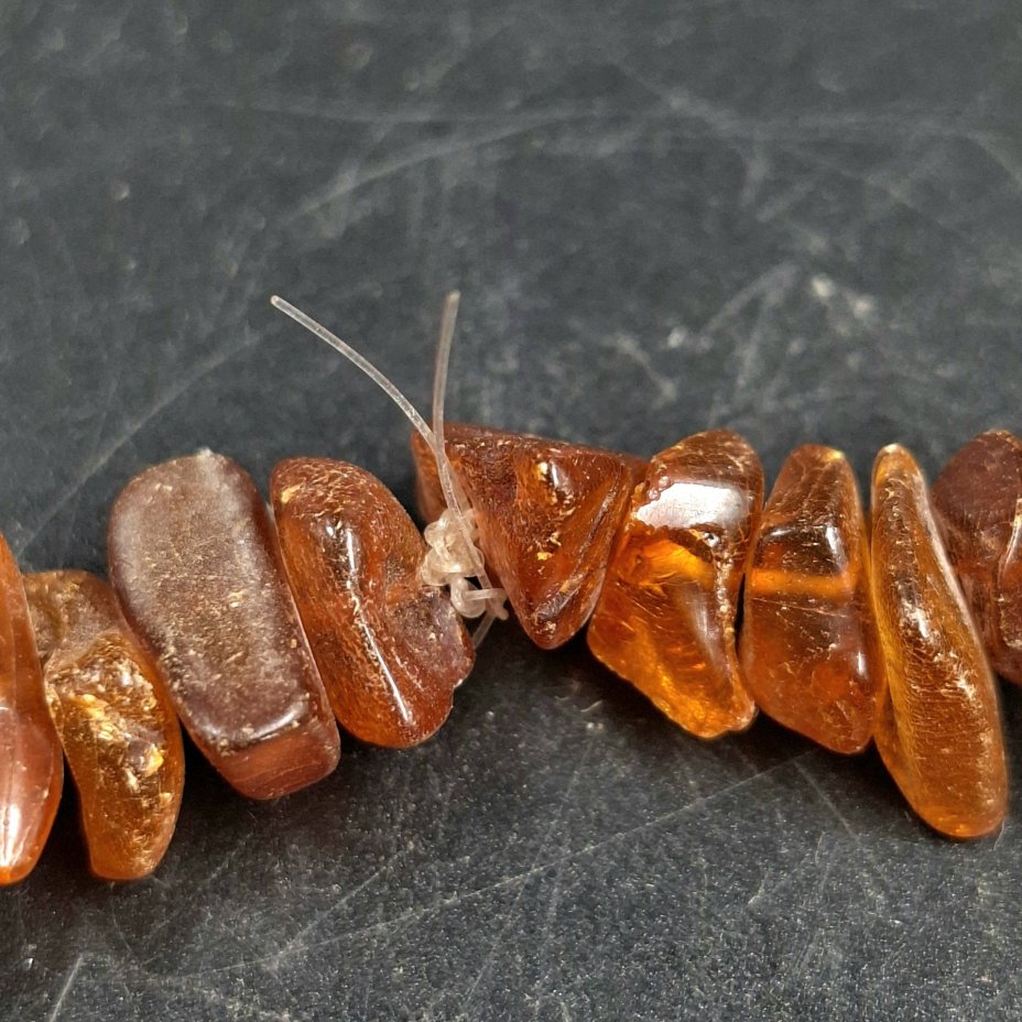 Бусы с бусинами различных форм