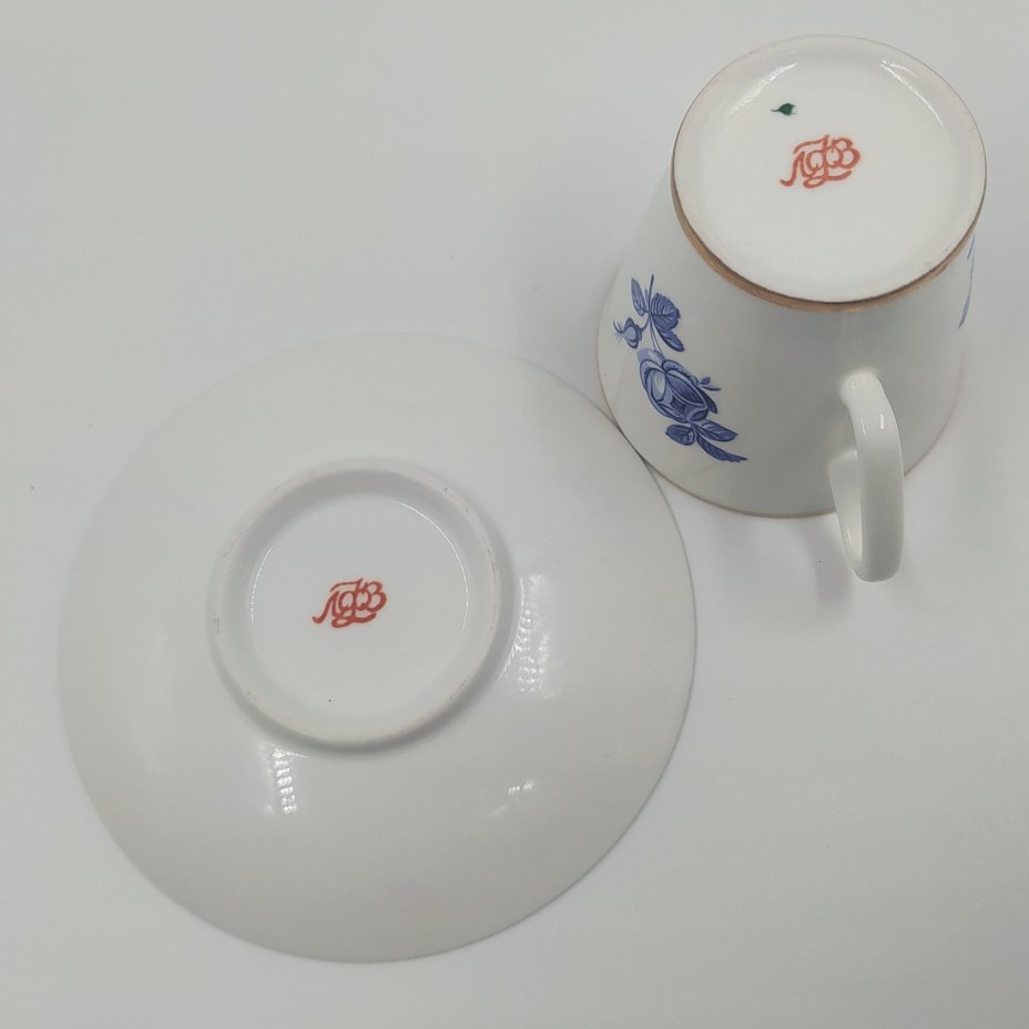 Пара кофейная с цветочным декором в синей гамме (маленькая), фарфор, деколь, золочение, Ленинградский фарфоровый завод (ЛФЗ), Россия, 1989-2001 гг.