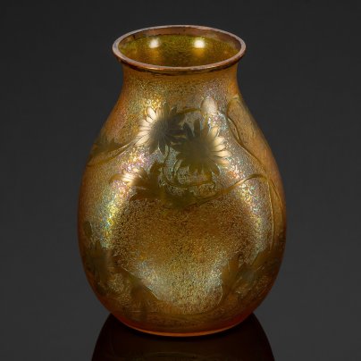 Ваза с цветочным декором в виде ромашек