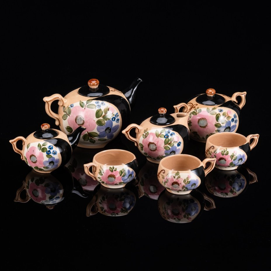 Набор чайный на 3 персоны (чайники доливной и заварочный, сахарница, молочник, 3 чашки), автор О. Артёмова, Гжельский экспериментальный керамический завод с. Речицы, керамика, глазурь, роспись, Российская Федерация, 1992 г.