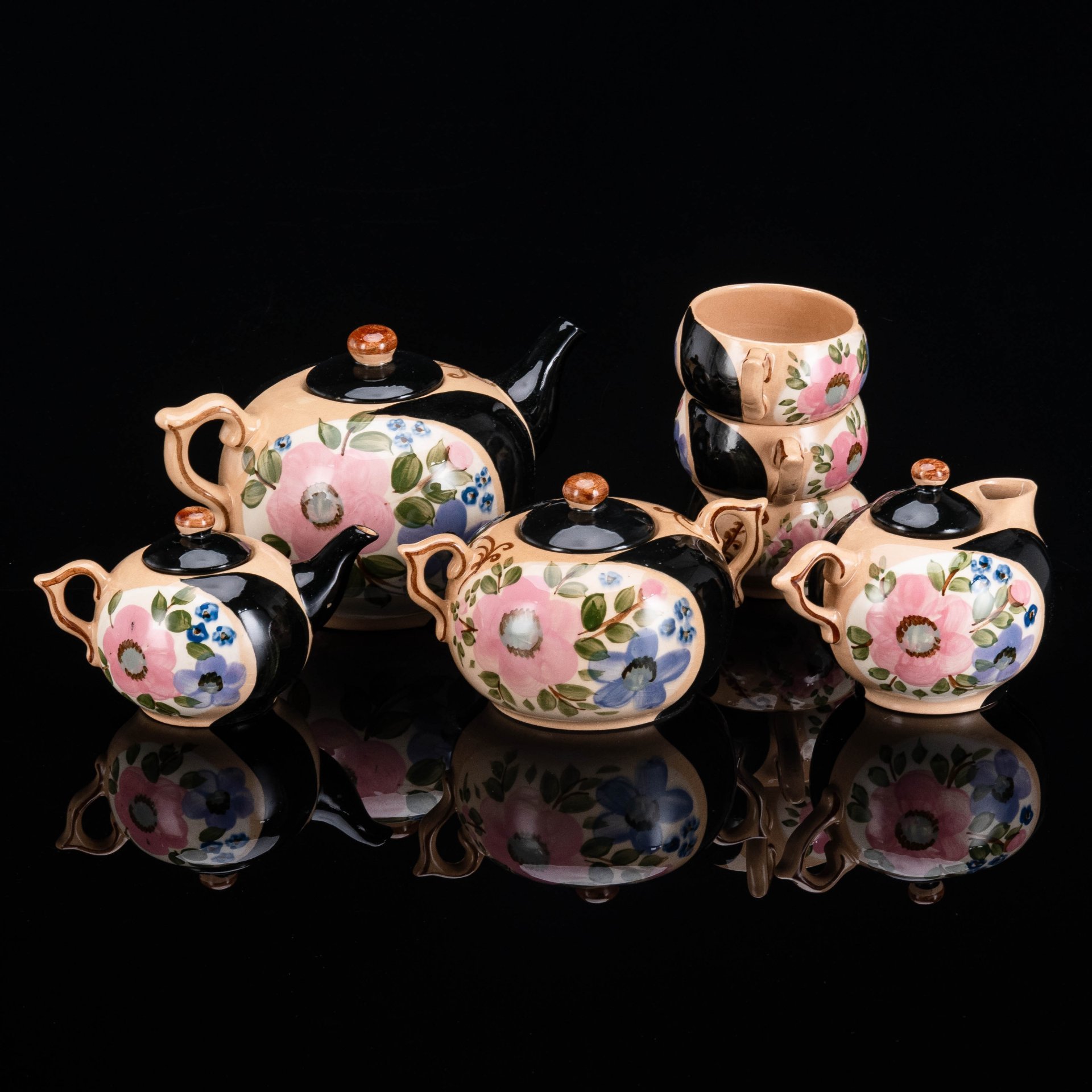 Набор чайный на 3 персоны (чайники доливной и заварочный, сахарница, молочник, 3 чашки), автор О. Артёмова, Гжельский экспериментальный керамический завод с. Речицы, керамика, глазурь, роспись, Российская Федерация, 1992 г.