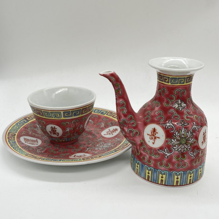 Набор для чаепития из чайника, пиалы и блюдца с расписным декором, фарфор, роспись, Китай, 1970-1990 гг.