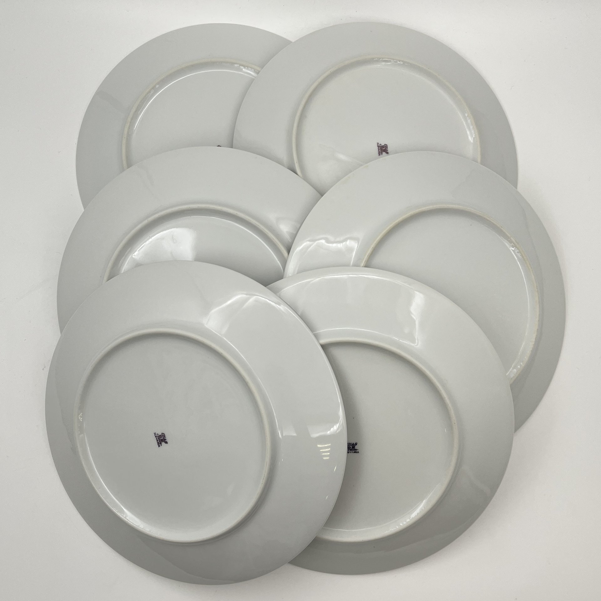 Набор из шести обеденных тарелок с цветочным декором в розово-зеленой гамме, фарфор, печать, Epiag Royal Czechoslovakia, Чехословакия, 1970-1990 гг.