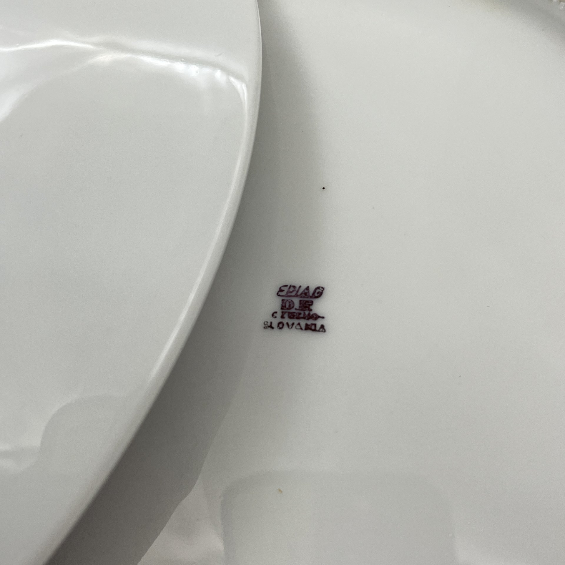 Набор из шести обеденных тарелок с цветочным декором в розово-зеленой гамме, фарфор, печать, Epiag Royal Czechoslovakia, Чехословакия, 1970-1990 гг.