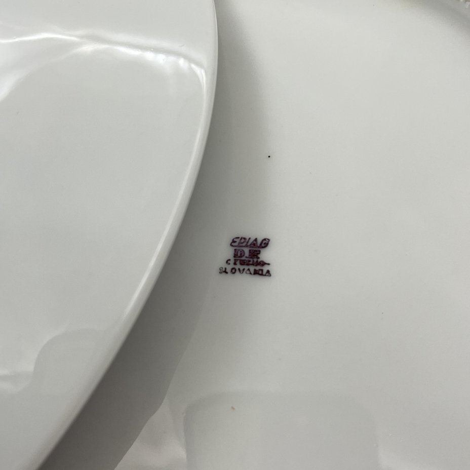 Набор из шести обеденных тарелок с цветочным декором в розово-зеленой гамме, фарфор, печать, Epiag Royal Czechoslovakia, Чехословакия, 1970-1990 гг.