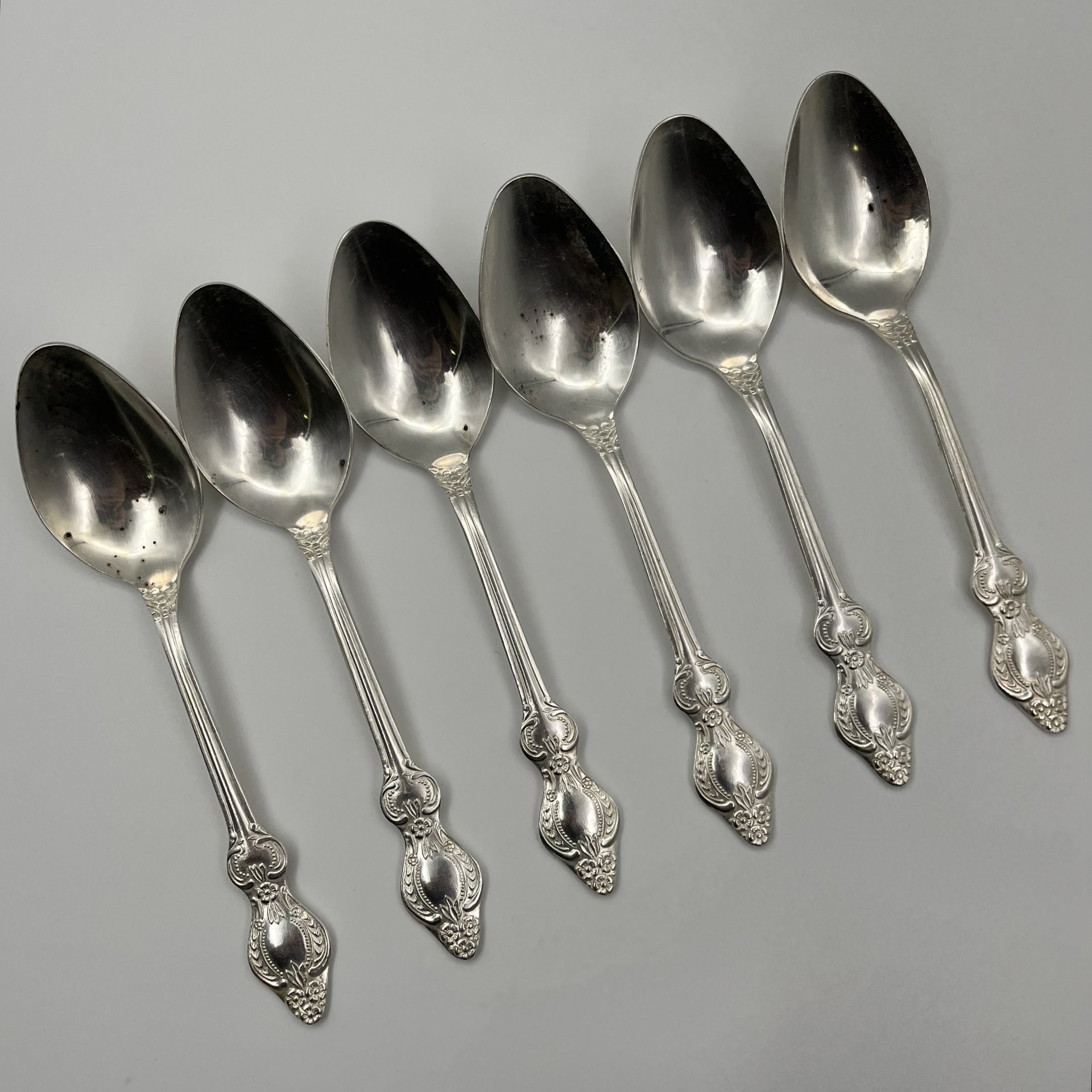 Набор столовых ложек на 6 персон с цветочным декором, мНЦ (медь-никель-цинк), Режевский механический завод (РМ), СССР, 1980-1990 гг.