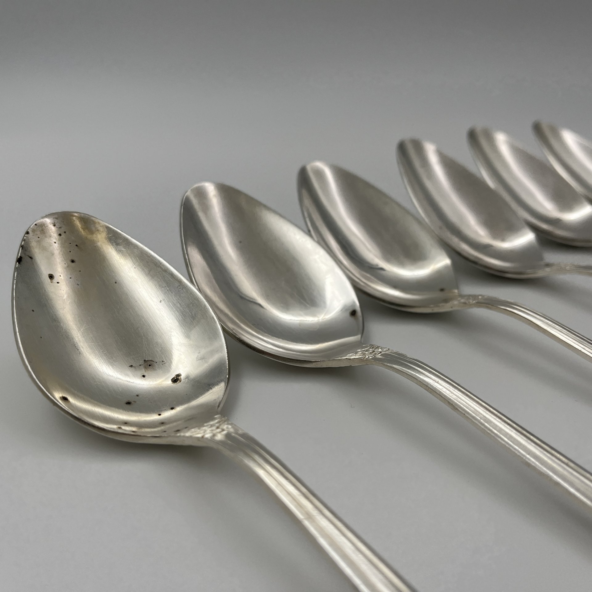 Набор столовых ложек на 6 персон с цветочным декором, мНЦ (медь-никель-цинк), Режевский механический завод (РМ), СССР, 1980-1990 гг.