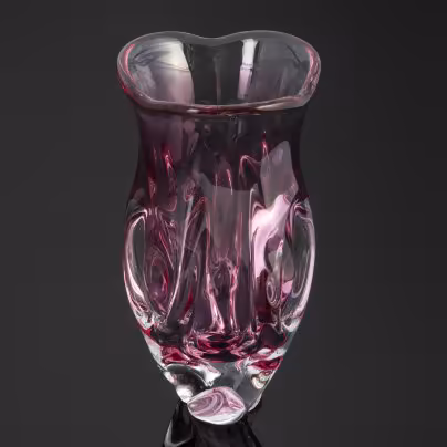 Ваза в форме бутона розы, Хржибский стекольный завод (Chřibská Glass), дизайнер Йозеф Господка (Josef Hospodka)