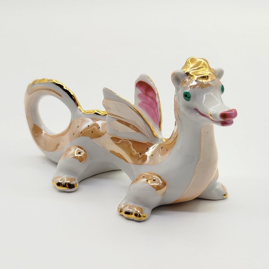 Статуэтка "Дракон" из серии "Восточный календарь", автор А. Д. Бржезицкая