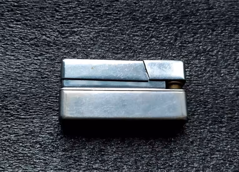 Зажигалка газовая