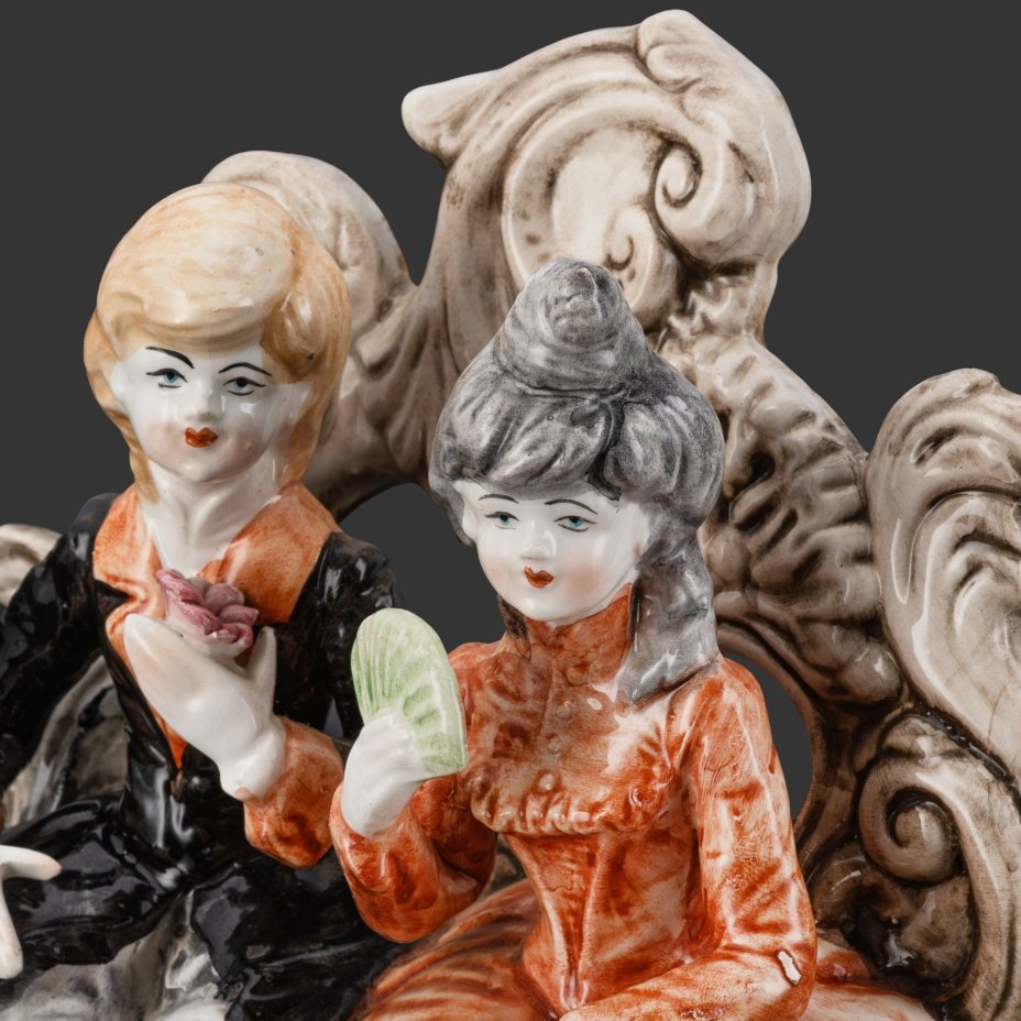 Статуэтка "Пара на диване"