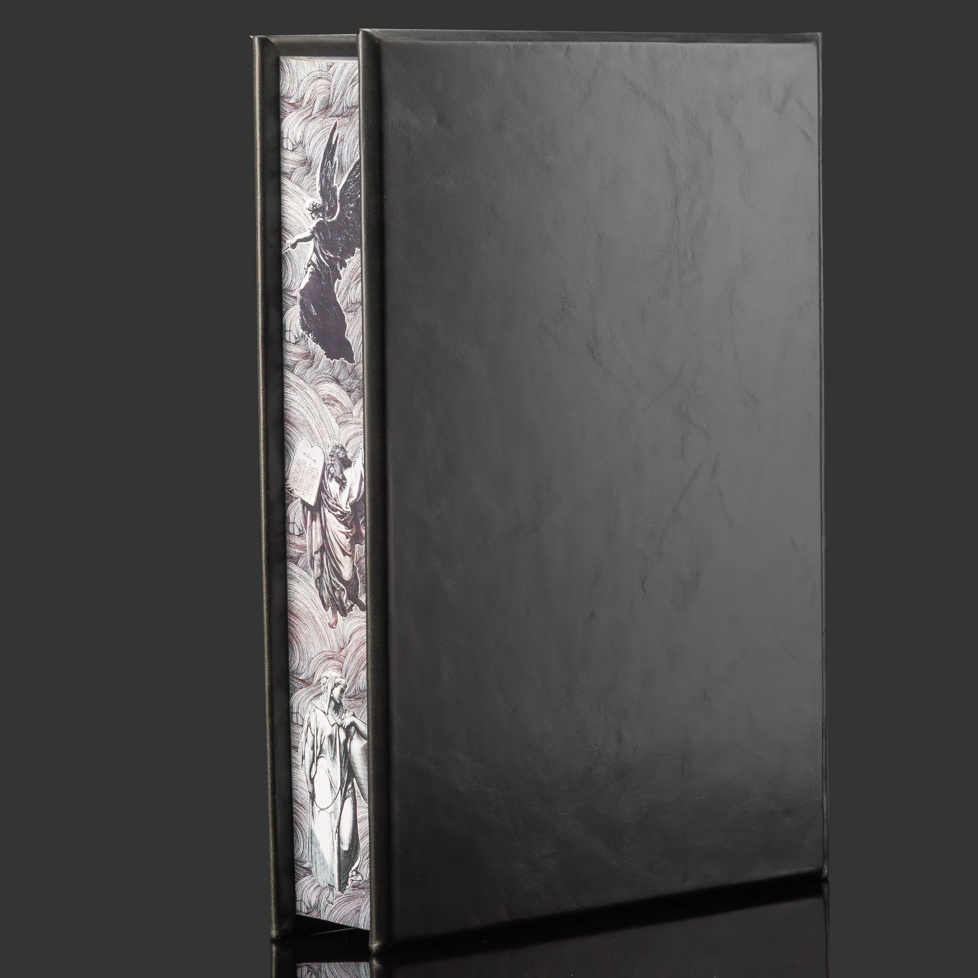 Книга в кожаном переплете "Библия. Книги Священного Писания и Нового  Завета с иллюстрациями Гюстава Доре", бумага, кожаный переплет, тиснение, серебрение, художественная накладка, металлические накладки, обрез с принтом, в бархатной подарочной упаковке, Российская Федерация, 2025 г.