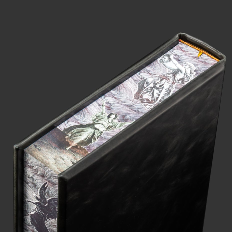 Книга в кожаном переплете "Библия. Книги Священного Писания и Нового  Завета с иллюстрациями Гюстава Доре", бумага, кожаный переплет, тиснение, серебрение, художественная накладка, металлические накладки, обрез с принтом, в бархатной подарочной упаковке