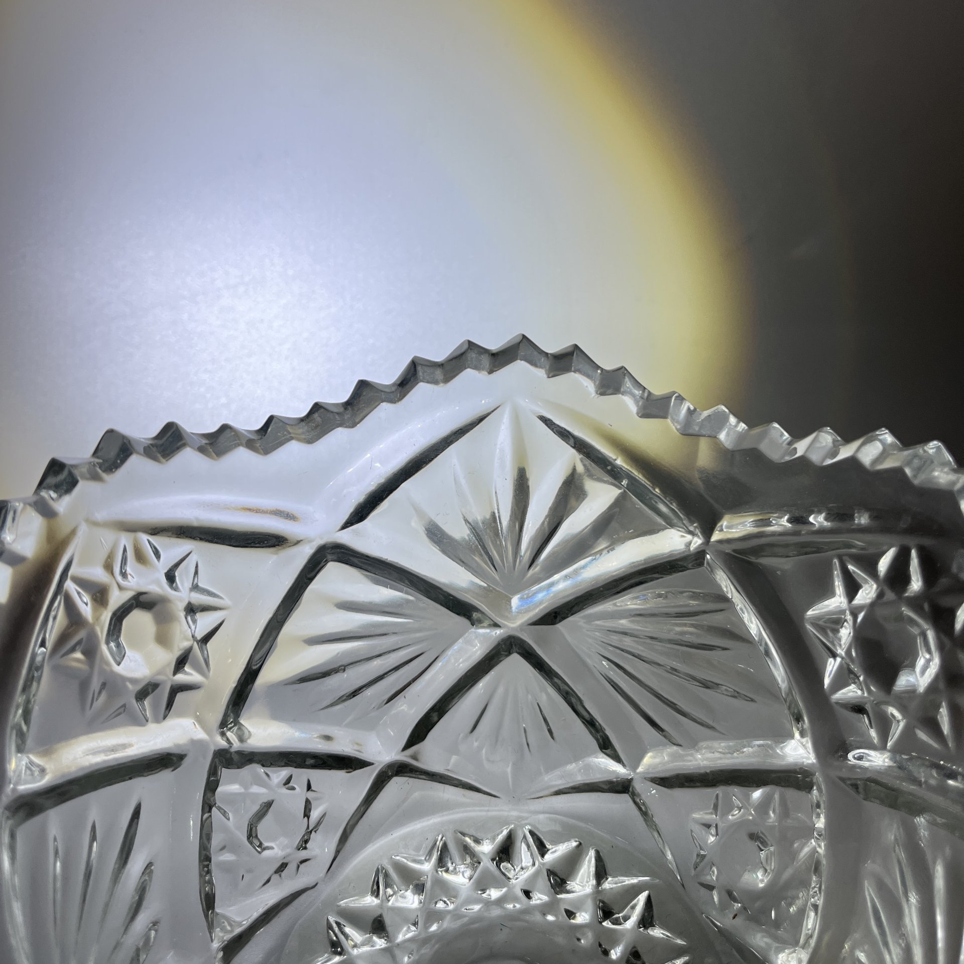 Салатник круглой формы небольшого размера с геометрическим декором, хрусталь, пресс, СССР, 1970-1990 гг.
