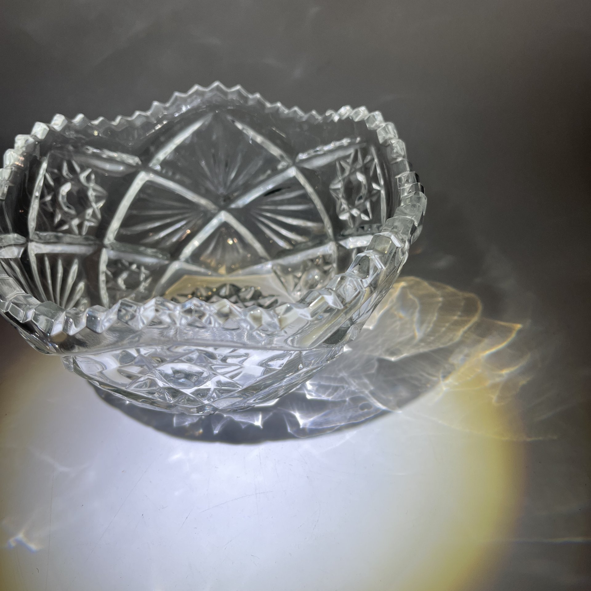 Салатник круглой формы небольшого размера с геометрическим декором, хрусталь, пресс, СССР, 1970-1990 гг.