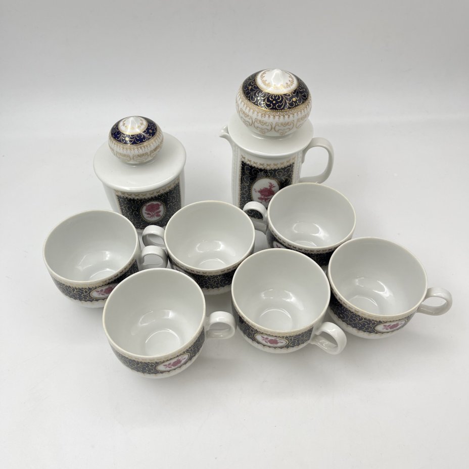 Сервиз кофейный с декором в виде роз в медальонах и с крышками в восточном стиле, на 6 персон (8 предметов), фарфор, крытье кобальтом, деколь, золочение, Reichenbach (Райхенбах), ГДР, 1980-1990 гг.