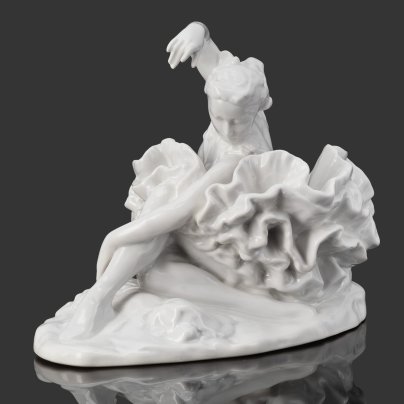 Статуэтка «Балерина Г.С. Уланова в концертном номере «Умирающий лебедь» К. Сен-Санса», скульптор Е.А. Янсон-Манизер, фарфор, Ленинградский фарфоровый завод (ЛФЗ), СССР, 1950-1960 гг.