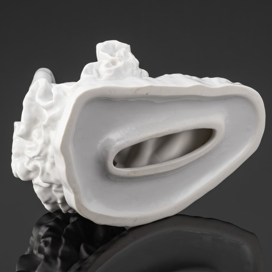 Статуэтка «Балерина Г.С. Уланова в концертном номере «Умирающий лебедь» К. Сен-Санса», скульптор Е.А. Янсон-Манизер, фарфор, Ленинградский фарфоровый завод (ЛФЗ), СССР, 1950-1960 гг.