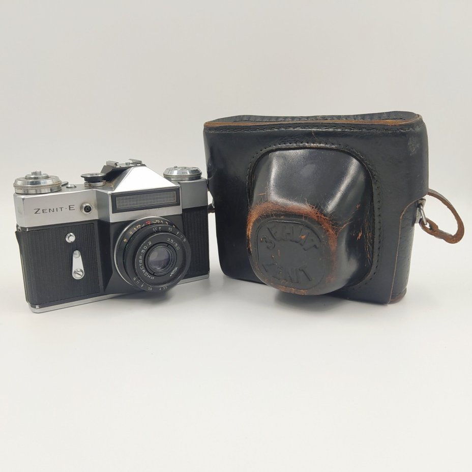 Фотоаппарат "Зенит-Е"  с объективом "Индустар-50-2"в оригинальном кофре, металл, стекло, пластик, кожа, Красногорский механический завод (КМЗ), СССР, 1976 г.