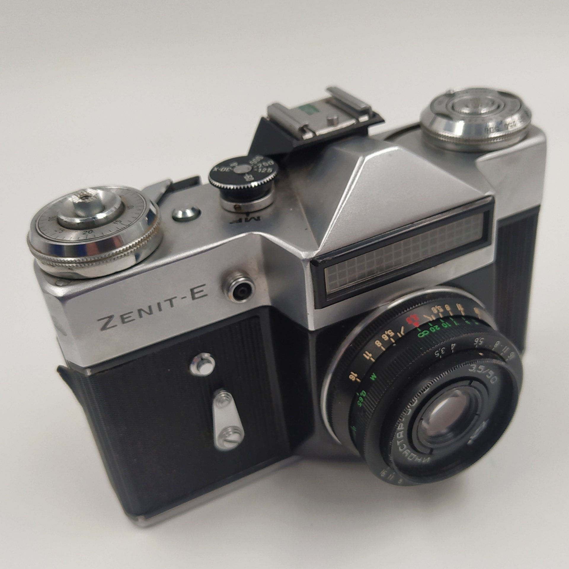 Фотоаппарат "Зенит-Е"  с объективом "Индустар-50-2"в оригинальном кофре, металл, стекло, пластик, кожа, Красногорский механический завод (КМЗ), СССР, 1976 г.