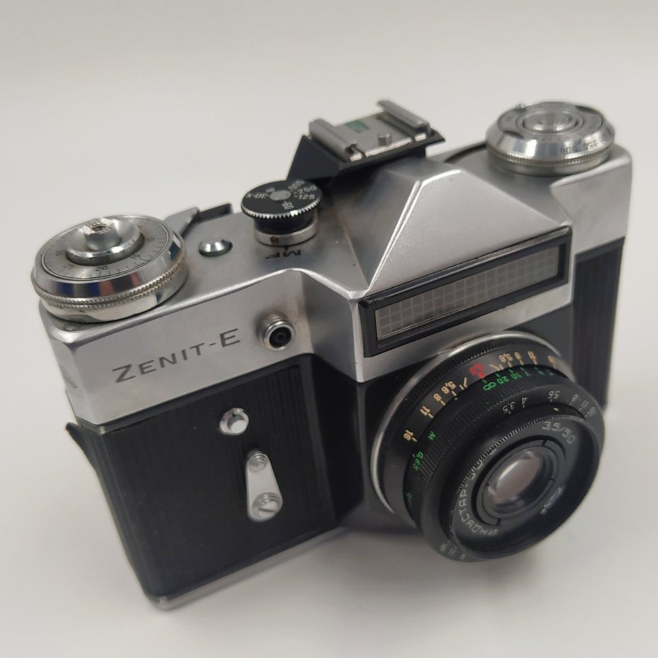 Фотоаппарат "Зенит-Е"  с объективом "Индустар-50-2"в оригинальном кофре, металл, стекло, пластик, кожа, Красногорский механический завод (КМЗ), СССР, 1976 г.