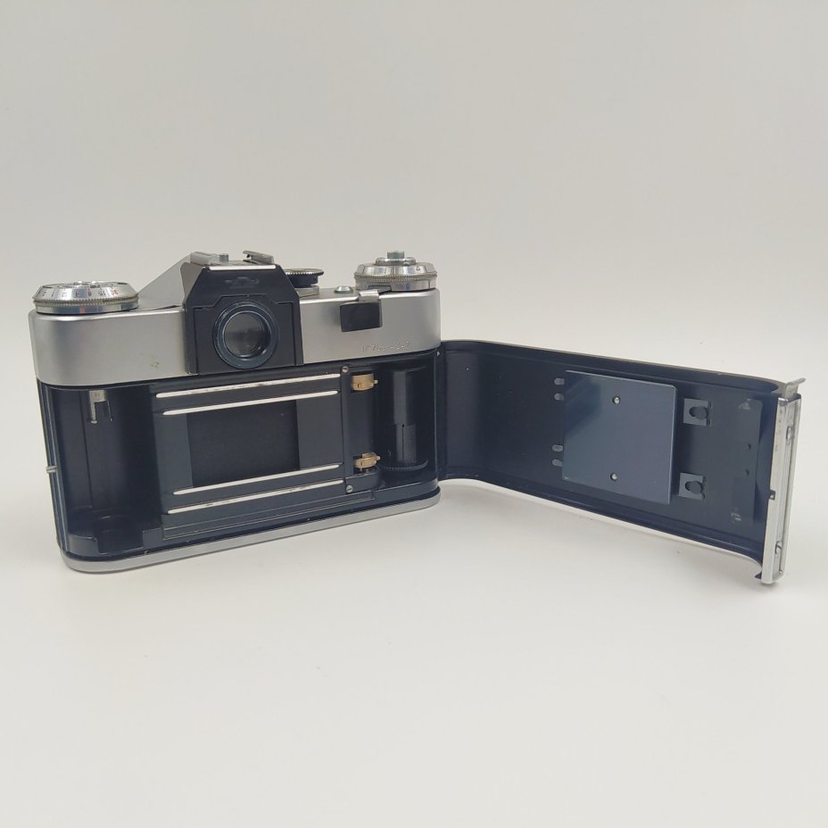 Фотоаппарат "Зенит-Е"  с объективом "Индустар-50-2"в оригинальном кофре, Красногорский механический завод (КМЗ)