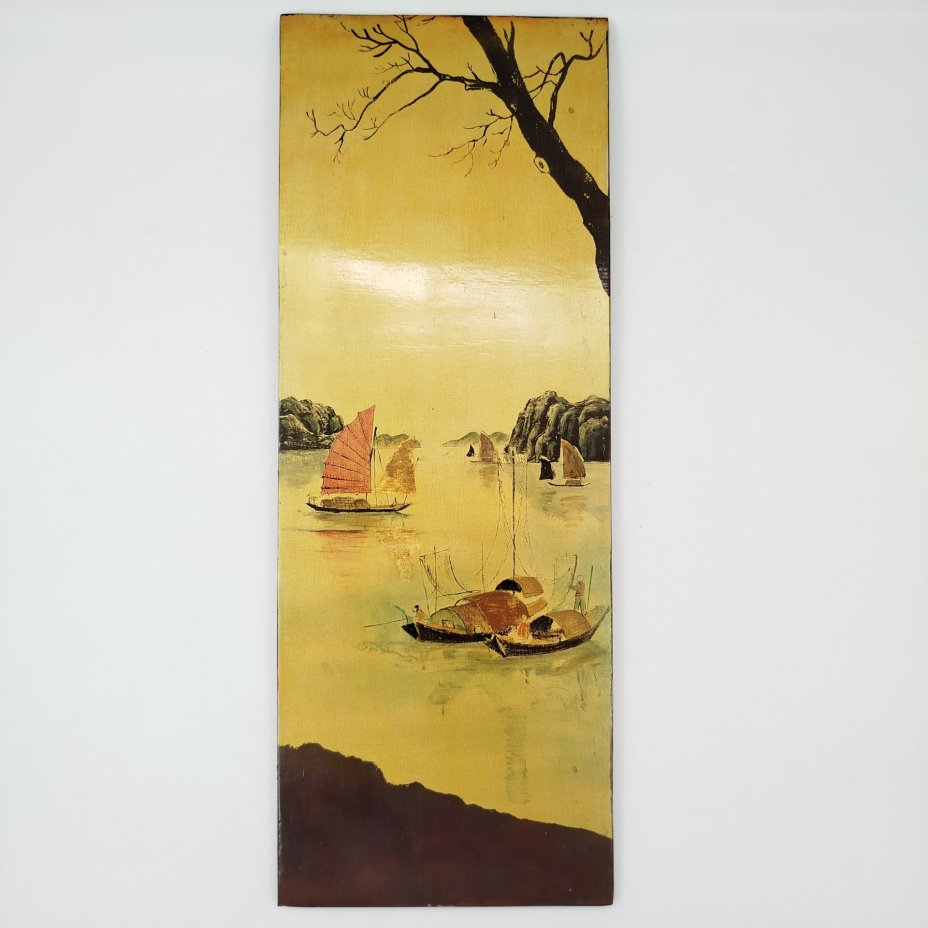 Панно подвесное с изображением рыбалки на джонках (традиционное китайское парусное судно), дерево, роспись, золочение, лак, Китай, 1970-1990 гг.