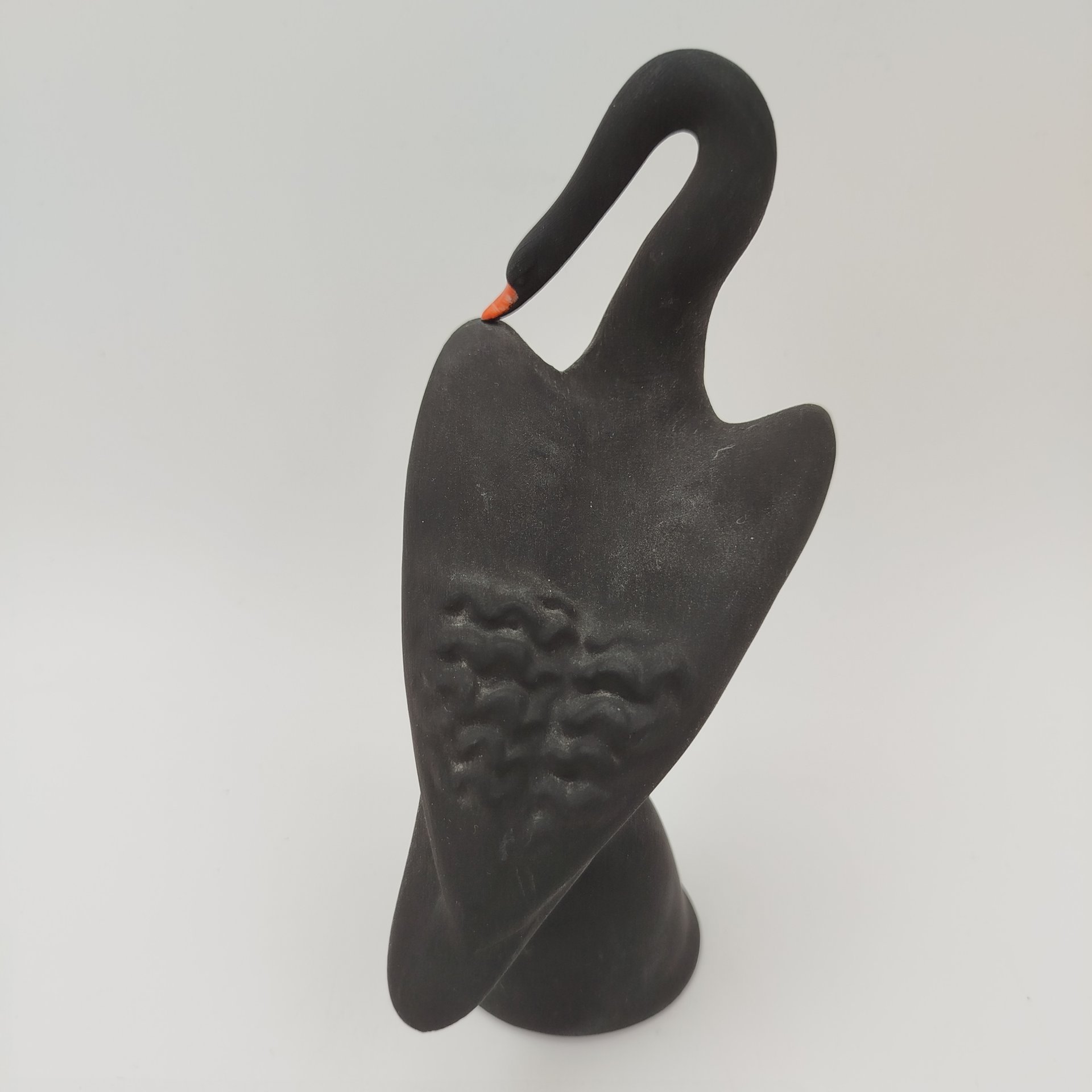 Статуэтка "Черный лебедь", бисквит, крытье, Дулевский фарфоровый завод (Дулёво), СССР, 1970-1990 гг.