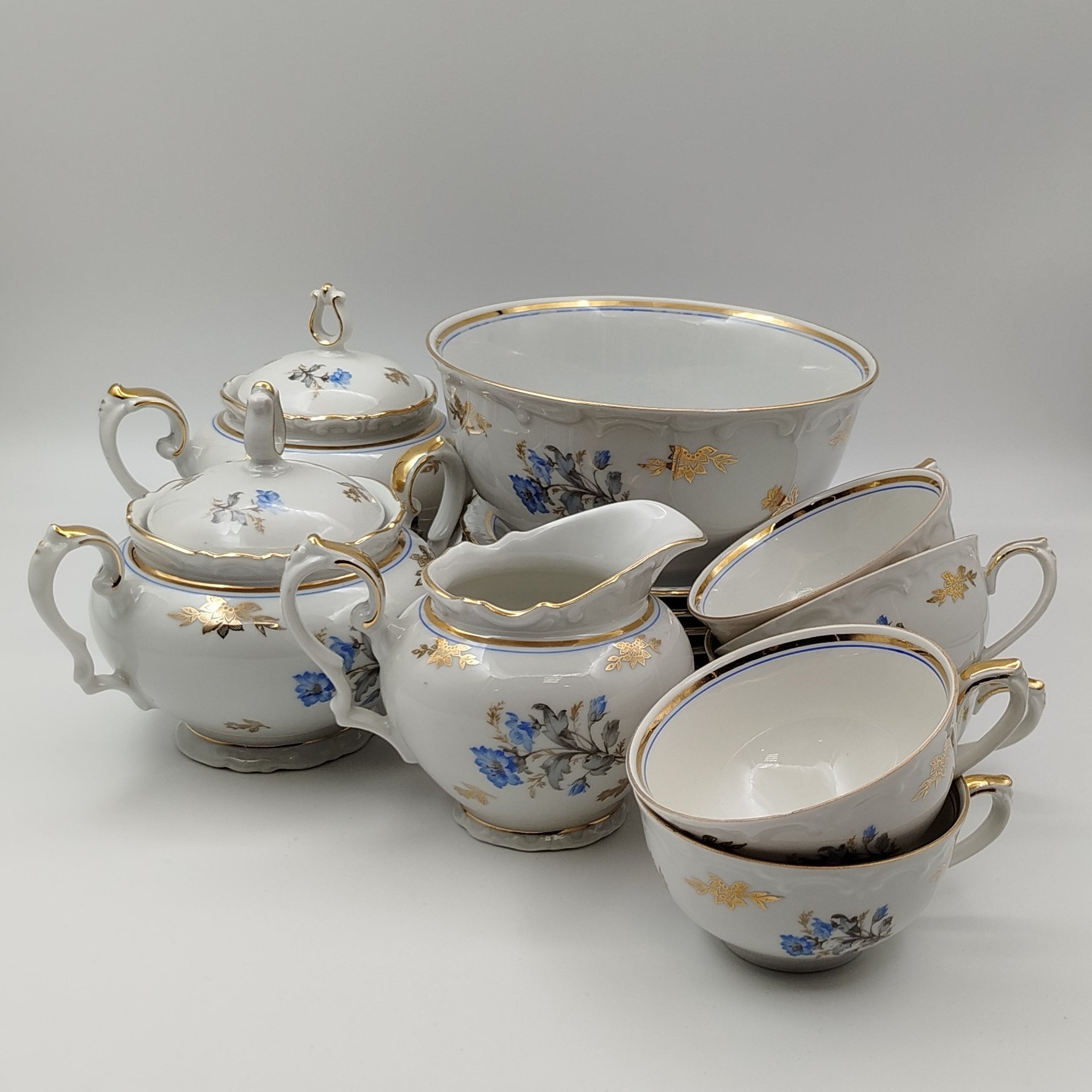 Сервиз чайный с декором в виде синих цветов на 5 персон (14 предметов), фарфор, деколь, золочение, Kahla, Германия, 1937-1952 гг.