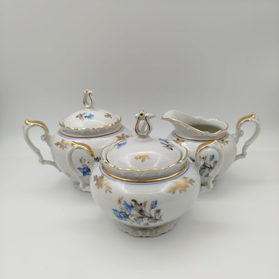 Сервиз чайный с декором в виде синих цветов на 5 персон (14 предметов), фарфор, деколь, золочение, Kahla, Германия, 1937-1952 гг.