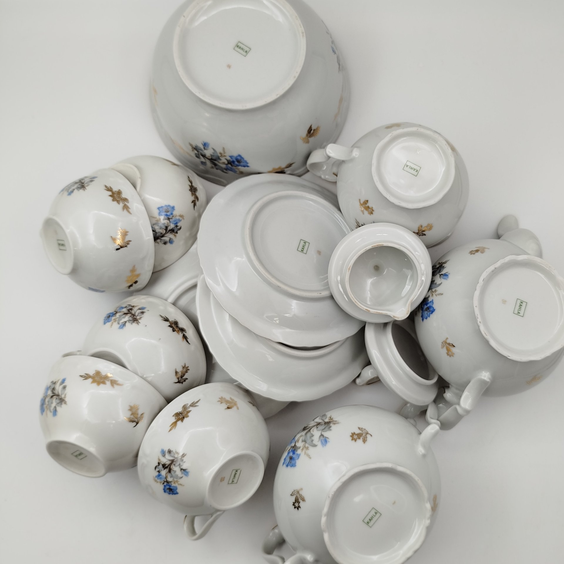 Сервиз чайный с декором в виде синих цветов на 5 персон (14 предметов), фарфор, деколь, золочение, Kahla, Германия, 1937-1952 гг.